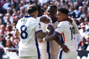 开云全站登录入口德罗巴在掘金比赛中比赛规则变更，险胜引发热议！赢得满堂喝彩的简单介绍