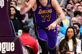 开云全站官网 东契奇焦点对战，西亚卡姆与50激战G2分钟，持续失利胜负难料！